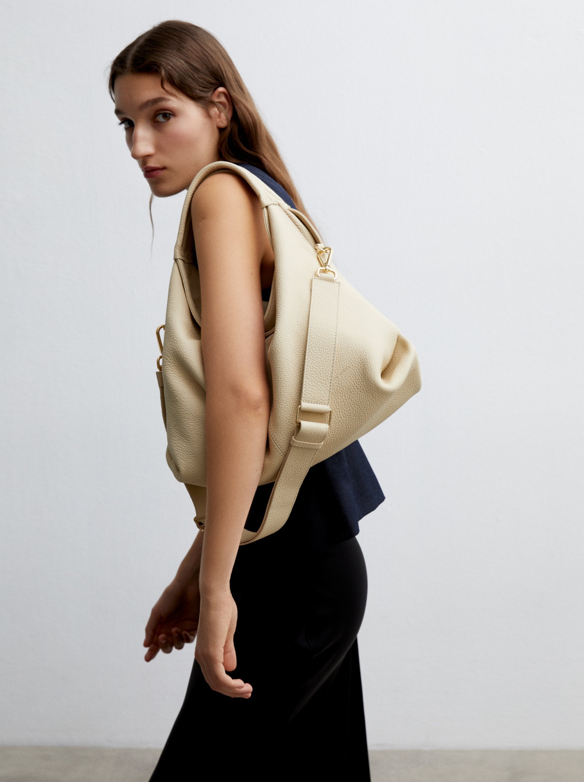 Gala Calf Skin Leather Vanilla with a model