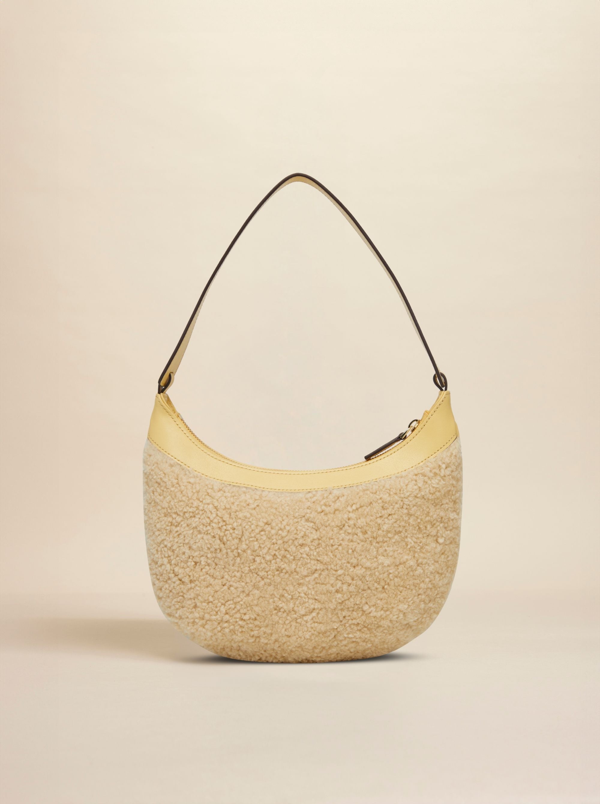 Manu Mini Hobo Banana Shearling 2