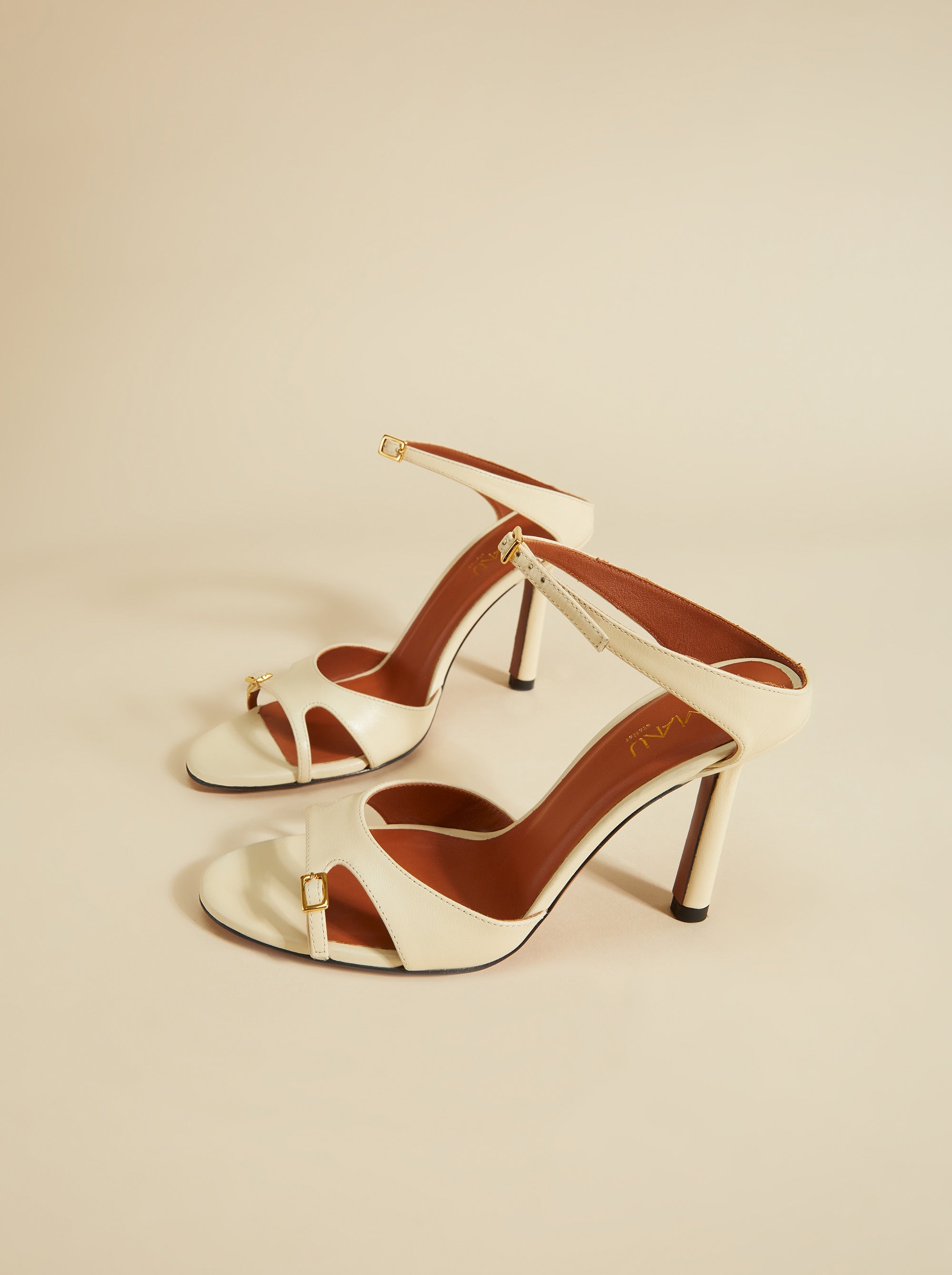 Almond Toe Sandals Vanilla Soft